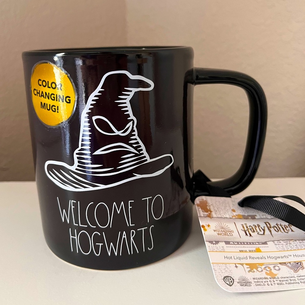 Rae Dunn Harry Potter “Welcome To Hogwartz Gryfindor” color changing mug